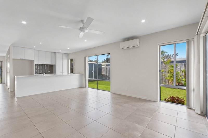 Photo - 19 Hoop Pine Circuit, Coomera QLD 4209 - Image 5