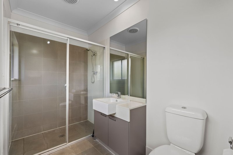 Photo - 19 Hoop Pine Circuit, Coomera QLD 4209 - Image 8