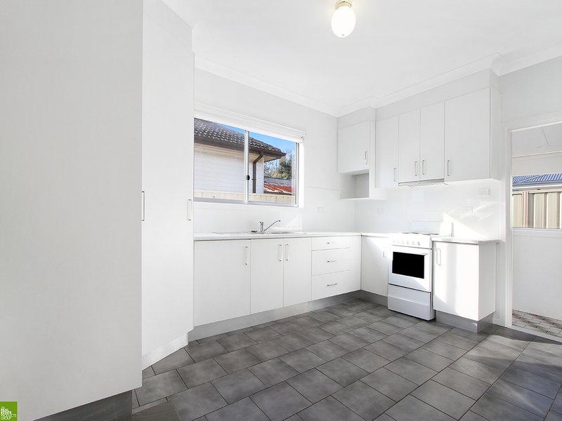 Photo - 1/9 Hopetoun Street, Oak Flats NSW 2529 - Image 4