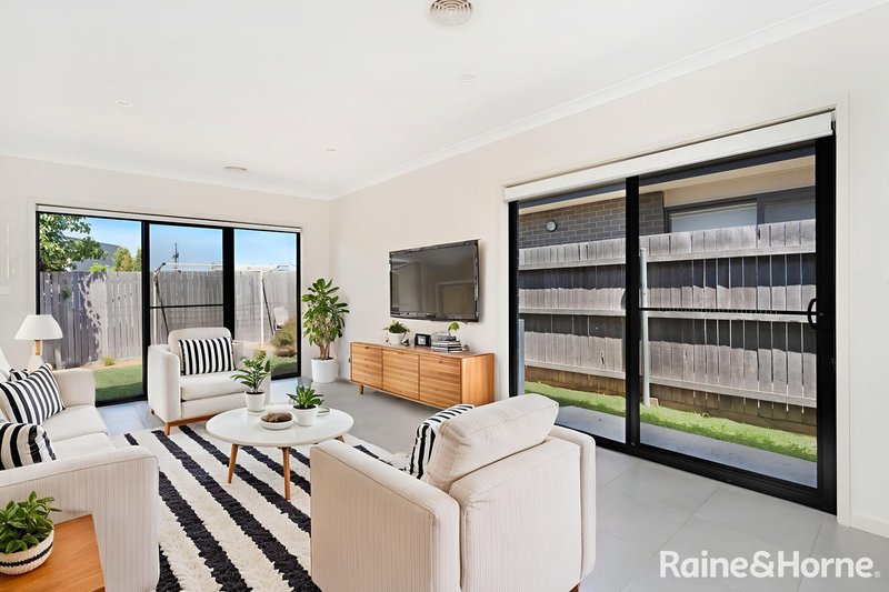 Photo - 19 Hugh Gilchrist Street, Casey ACT 2913 - Image 2
