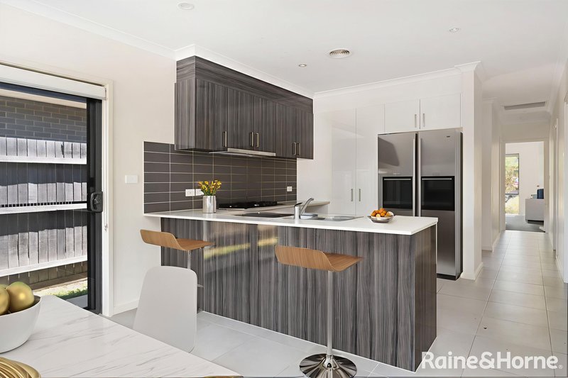 Photo - 19 Hugh Gilchrist Street, Casey ACT 2913 - Image 4