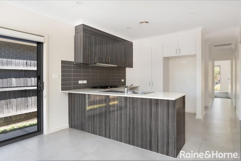 Photo - 19 Hugh Gilchrist Street, Casey ACT 2913 - Image 5