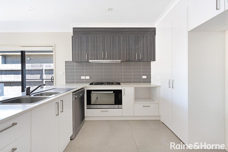 Photo - 19 Hugh Gilchrist Street, Casey ACT 2913 - Image 7