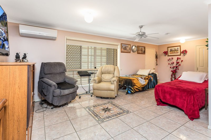 Photo - 19 Huntington Drive, Kallangur QLD 4503 - Image 14