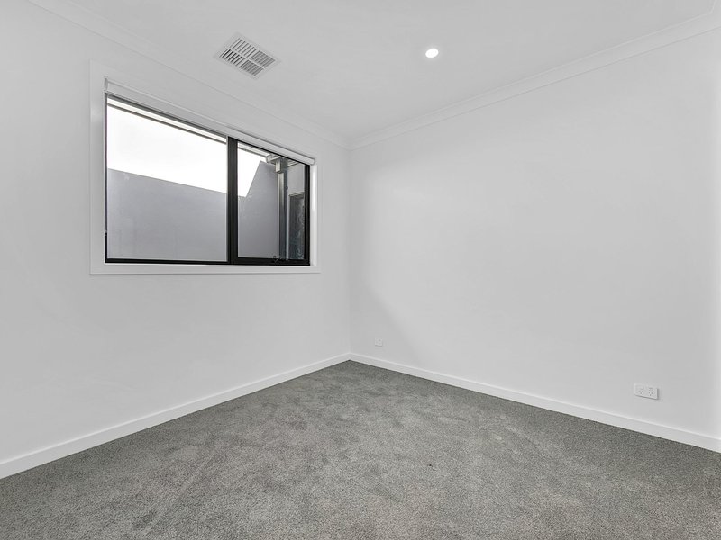 Photo - 19 Hutch Avenue, Donnybrook VIC 3064 - Image 8