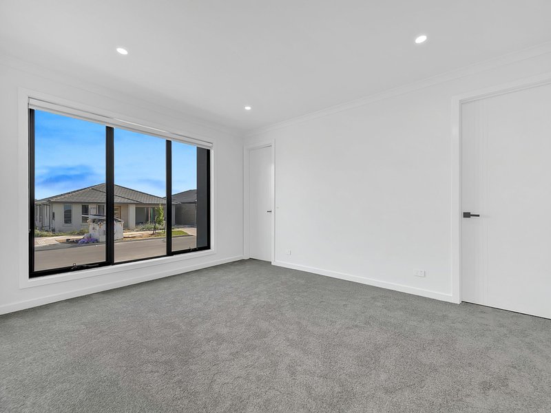 Photo - 19 Hutch Avenue, Donnybrook VIC 3064 - Image 12