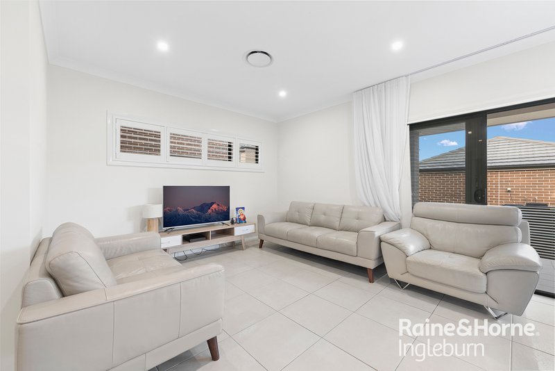 Photo - 19 Hydrus Street, Austral NSW 2179 - Image 4