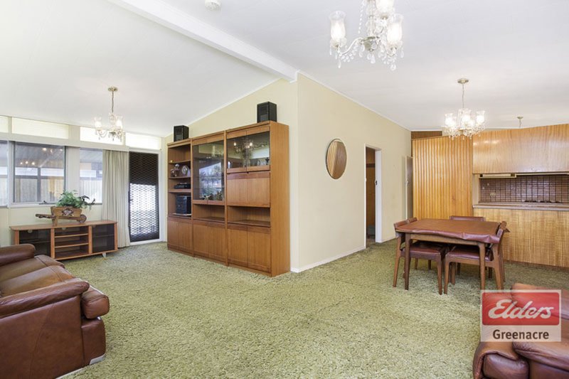 Photo - 19 Illawong Crescent, Greenacre NSW 2190 - Image 2