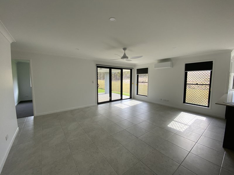 Photo - 19 Imperial Rise, Jones Hill QLD 4570 - Image 3