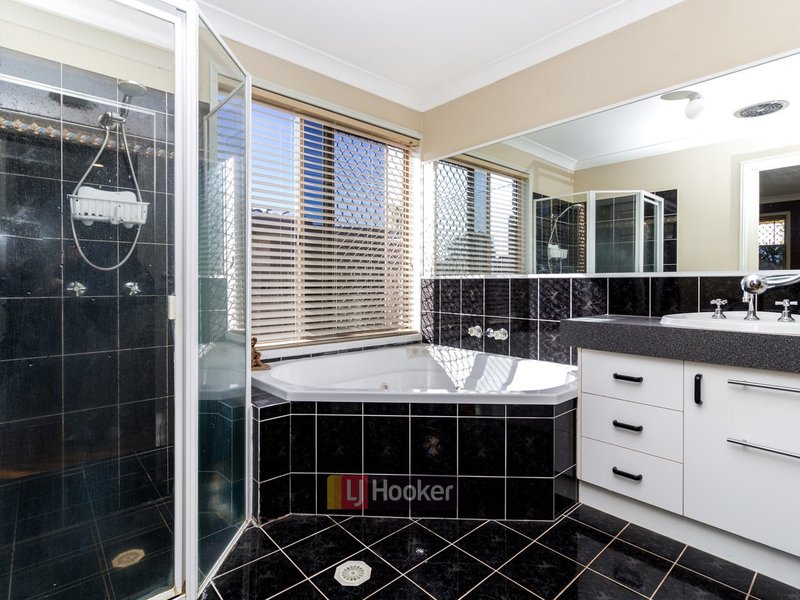 Photo - 19 Indica Crescent, Regents Park QLD 4118 - Image 8