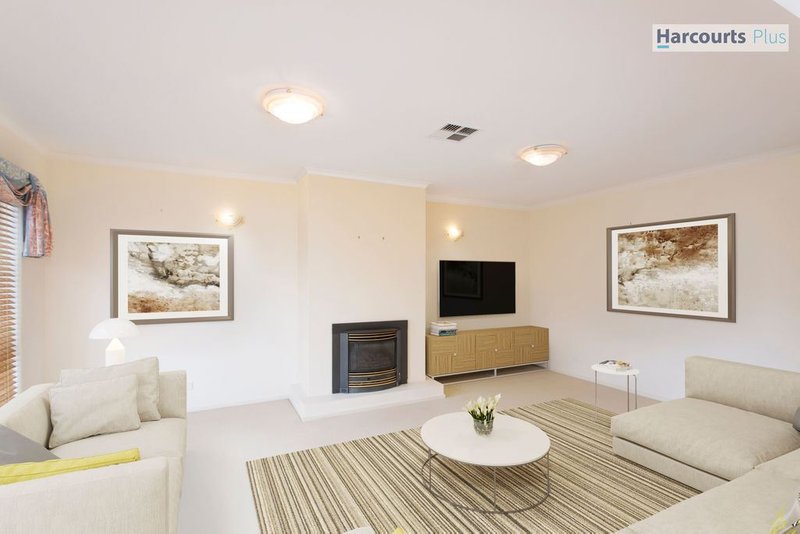 Photo - 19 Ingleton Drive, Hallett Cove SA 5158 - Image 2