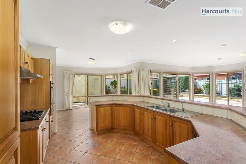 Photo - 19 Ingleton Drive, Hallett Cove SA 5158 - Image 3