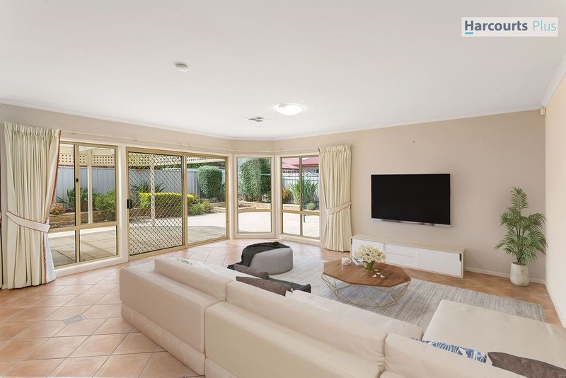 Photo - 19 Ingleton Drive, Hallett Cove SA 5158 - Image 4