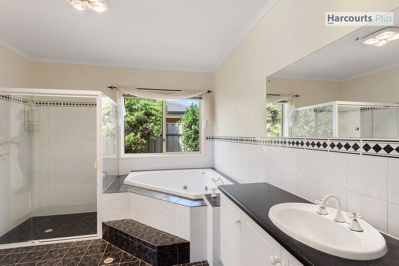 Photo - 19 Ingleton Drive, Hallett Cove SA 5158 - Image 7