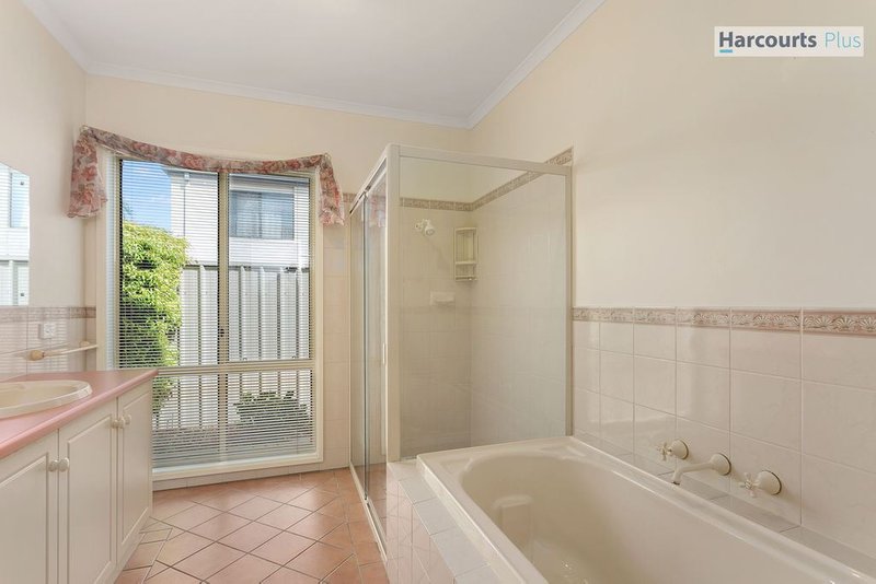 Photo - 19 Ingleton Drive, Hallett Cove SA 5158 - Image 9