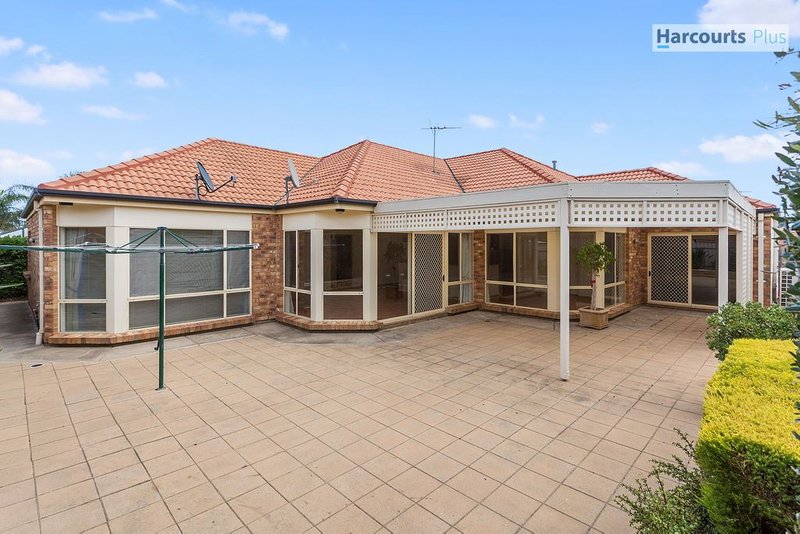 Photo - 19 Ingleton Drive, Hallett Cove SA 5158 - Image 12