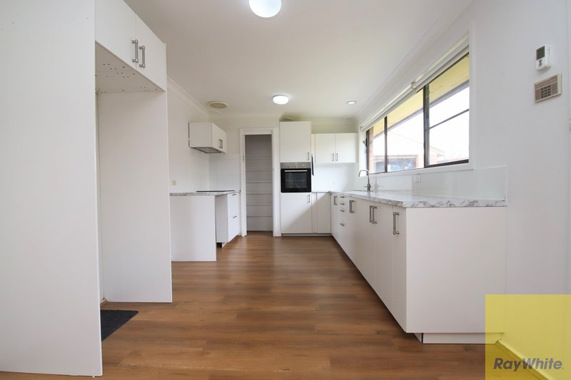 Photo - 19 Jacaranda Drive, Georges Hall NSW 2198 - Image 3