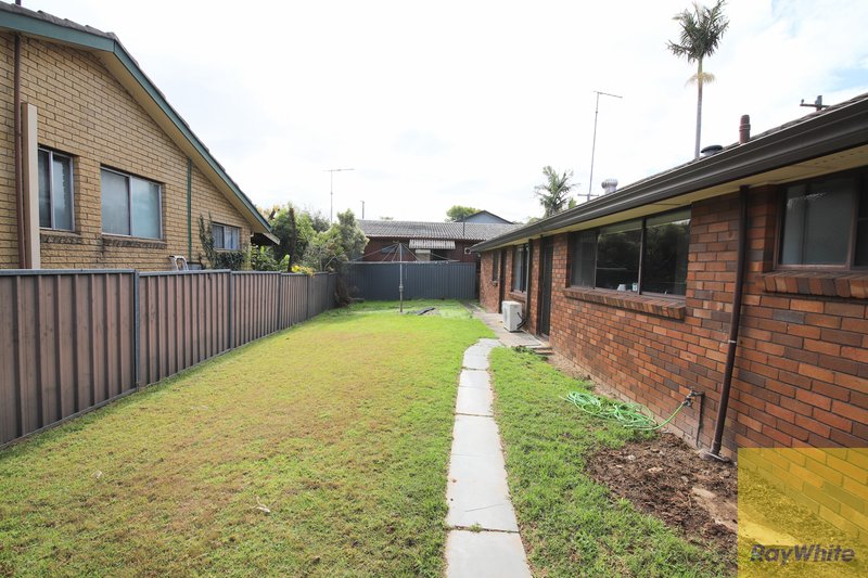 Photo - 19 Jacaranda Drive, Georges Hall NSW 2198 - Image 8