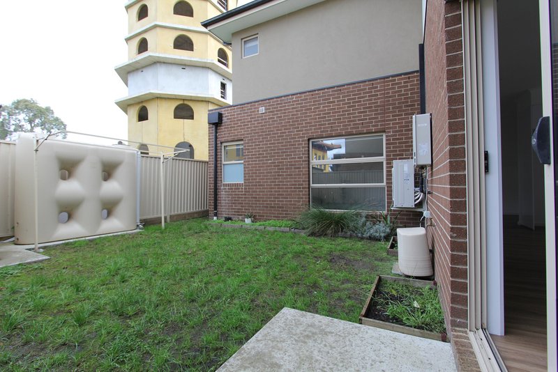 Photo - 19 Jaffna Place, Springvale South VIC 3172 - Image 15