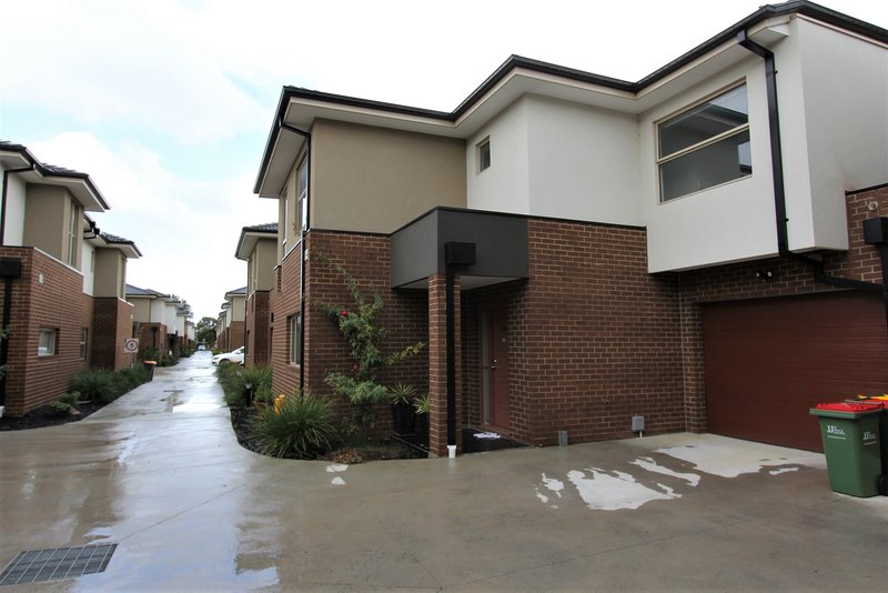 Photo - 19 Jaffna Place, Springvale South VIC 3172 - Image 16