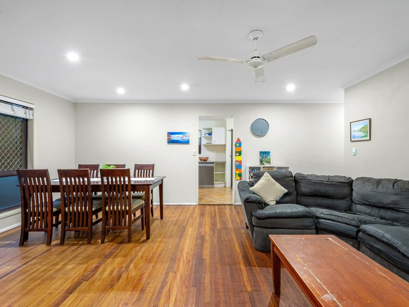 Photo - 19 Jakari Court, Strathpine QLD 4500 - Image 2