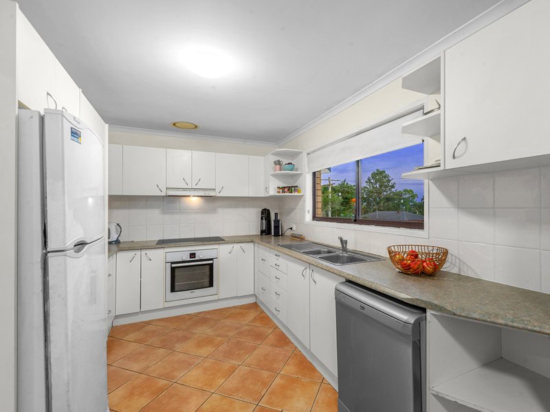 Photo - 19 Jakari Court, Strathpine QLD 4500 - Image 5