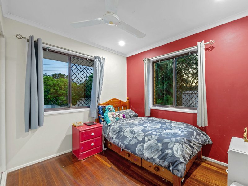 Photo - 19 Jakari Court, Strathpine QLD 4500 - Image 7