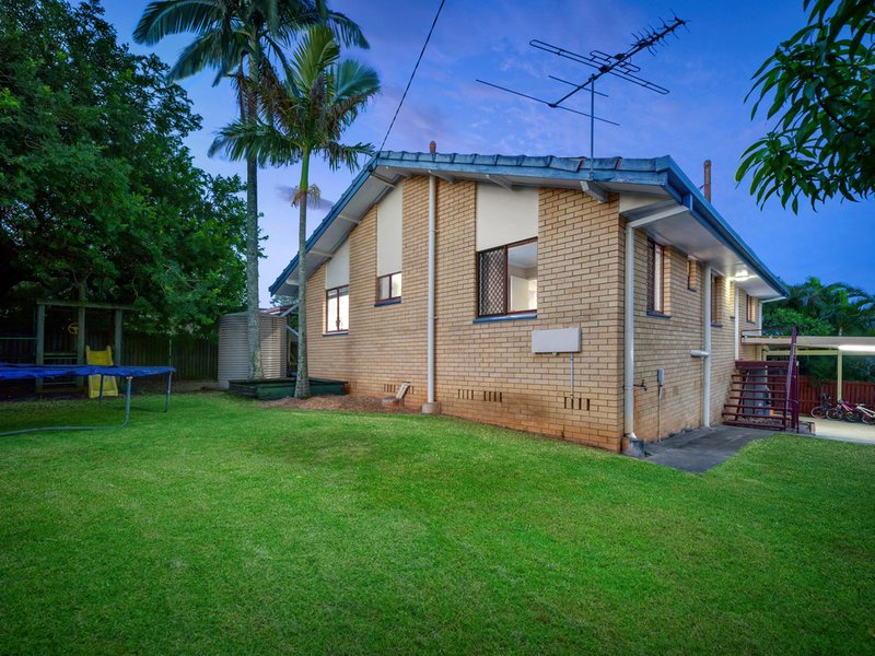 Photo - 19 Jakari Court, Strathpine QLD 4500 - Image 13