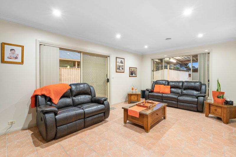 Photo - 19 Jardier Terrace, South Morang VIC 3752 - Image 4