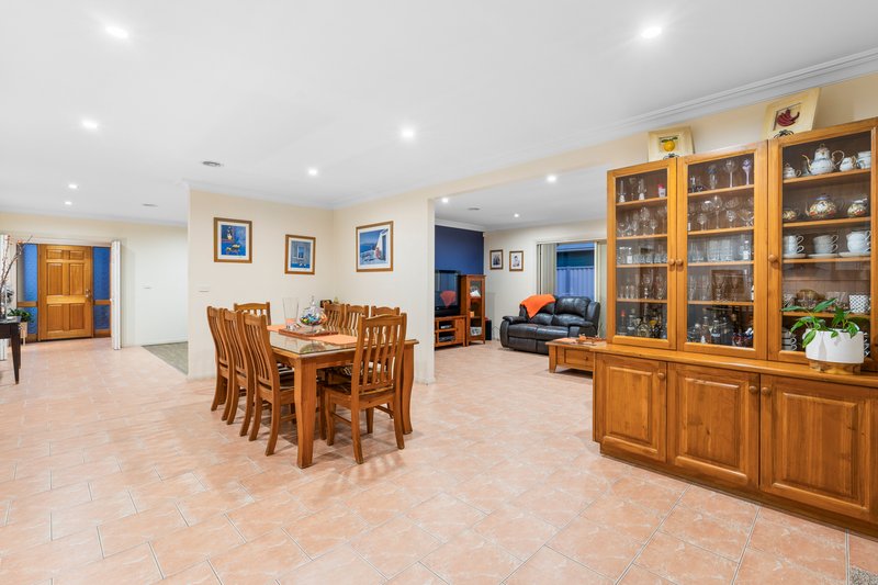 Photo - 19 Jardier Terrace, South Morang VIC 3752 - Image 5