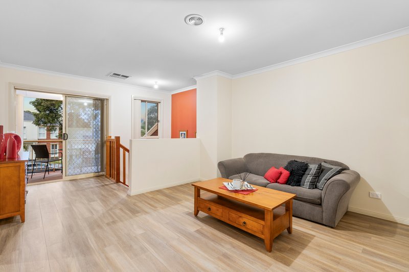 Photo - 19 Jardier Terrace, South Morang VIC 3752 - Image 6