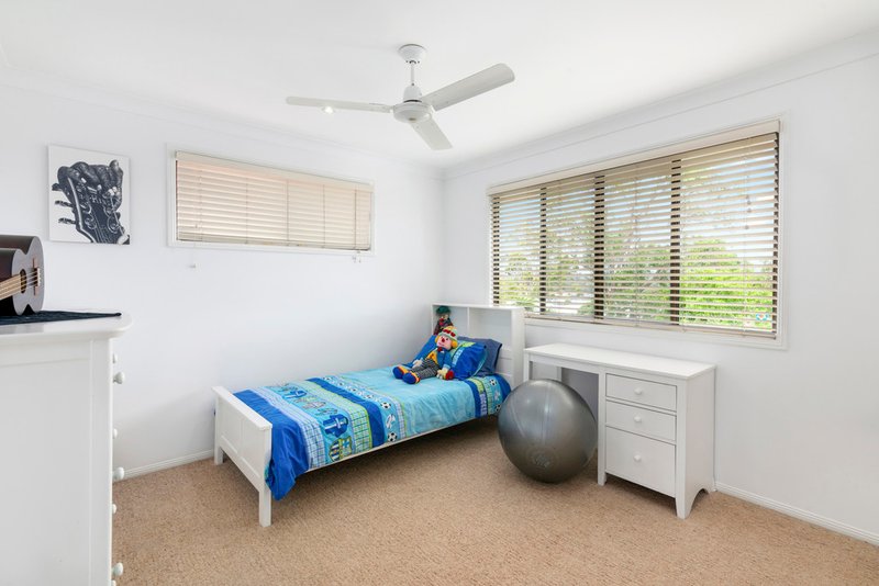 Photo - 19 Jarrahdale Drive, Elanora QLD 4221 - Image 12