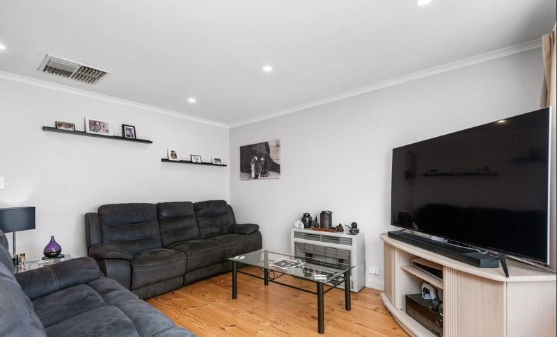 Photo - 19 Jenner Street, Morphett Vale SA 5162 - Image 3