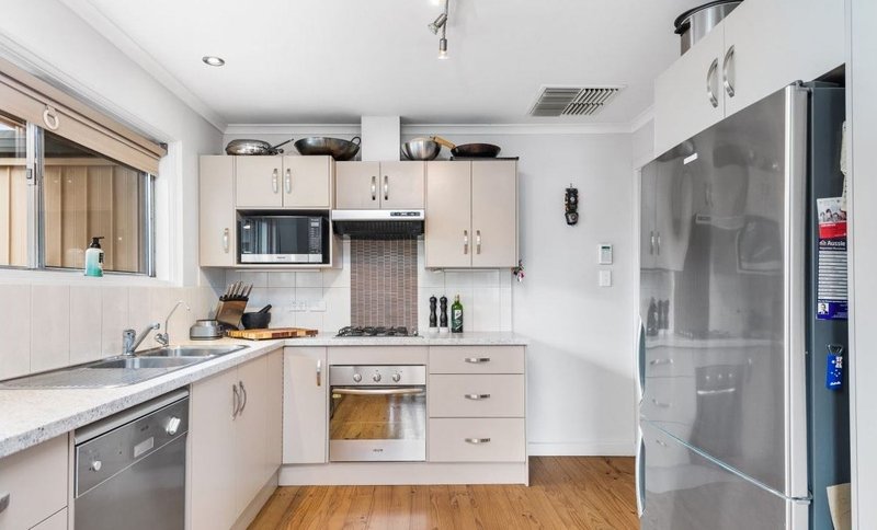 Photo - 19 Jenner Street, Morphett Vale SA 5162 - Image 4