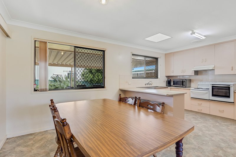 Photo - 19 Jimbour Drive, Newtown QLD 4350 - Image 4