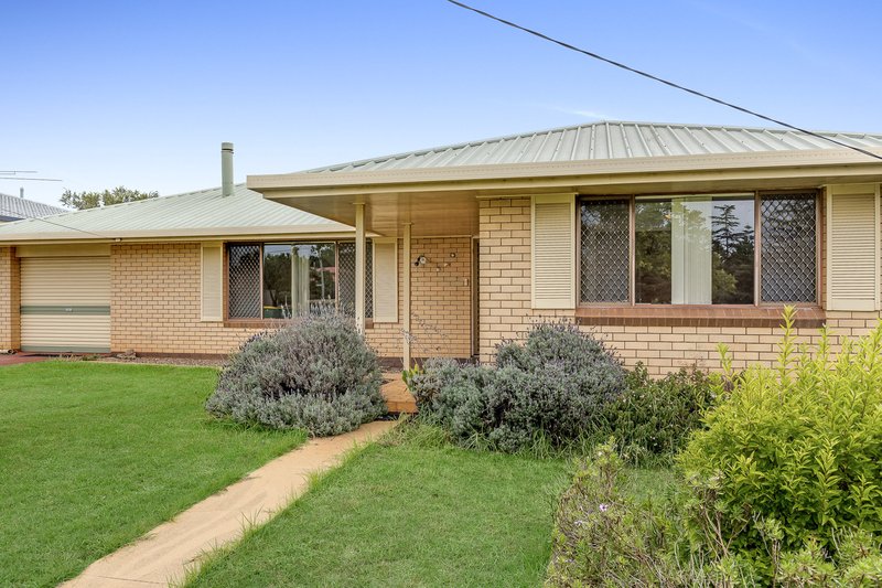 Photo - 19 Jimbour Drive, Newtown QLD 4350 - Image 12