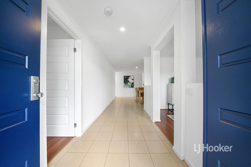 Photo - 19 Juniper Avenue, Point Cook VIC 3030 - Image 2