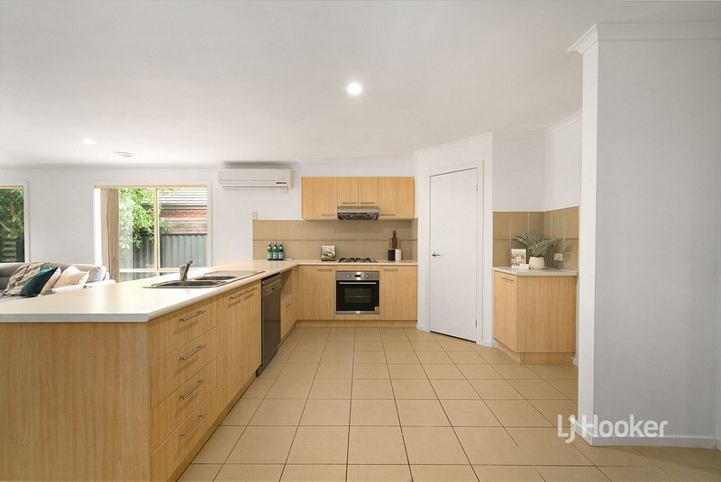 Photo - 19 Juniper Avenue, Point Cook VIC 3030 - Image 11