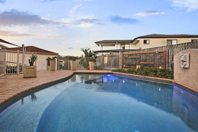 Photo - 19 Juniper Place, Carindale QLD 4152 - Image 3