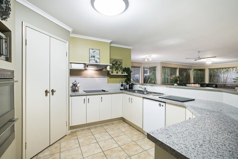 Photo - 19 Juniper Place, Carindale QLD 4152 - Image 4