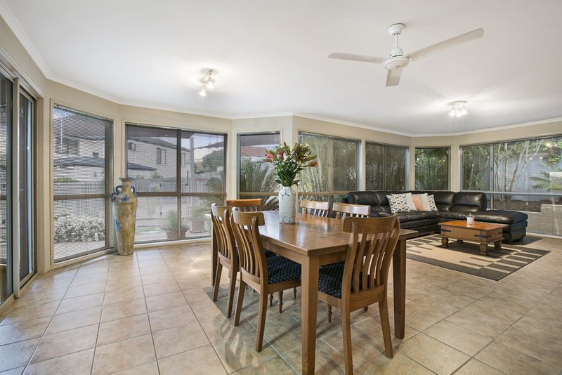 Photo - 19 Juniper Place, Carindale QLD 4152 - Image 8