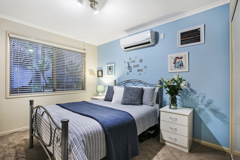 Photo - 19 Juniper Place, Carindale QLD 4152 - Image 11