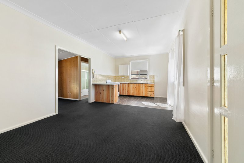 Photo - 19 Kalani Street, Budgewoi NSW 2262 - Image 4