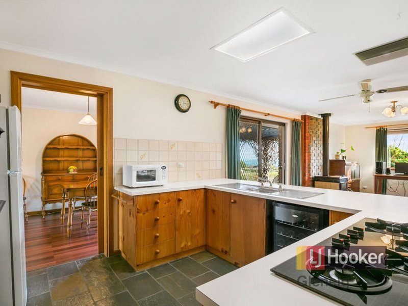 Photo - 19 Kallamurra Street, Hallett Cove SA 5158 - Image 6