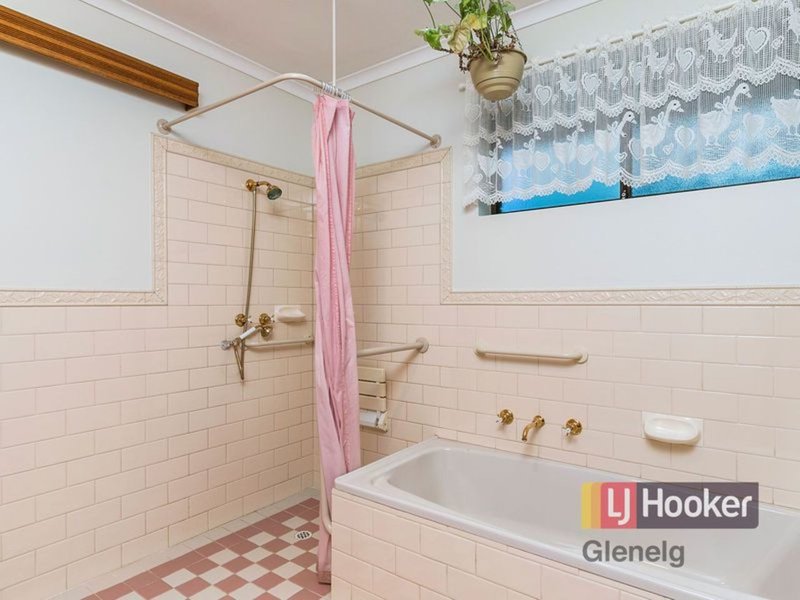 Photo - 19 Kallamurra Street, Hallett Cove SA 5158 - Image 11