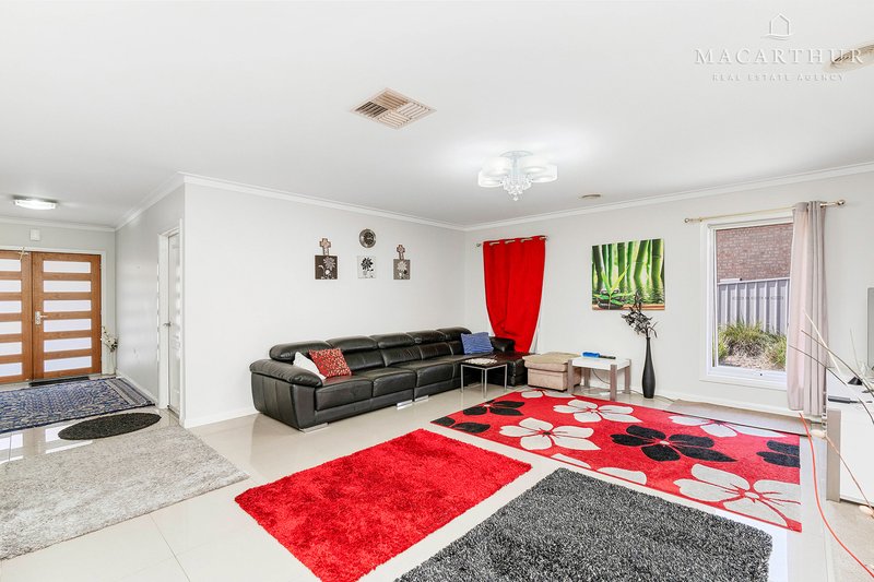 Photo - 19 Kaloona Drive, Bourkelands NSW 2650 - Image 6