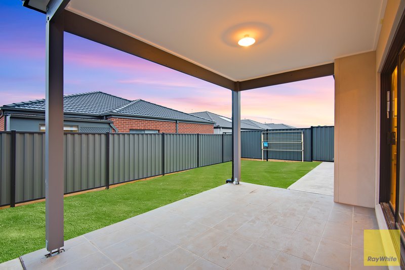 Photo - 19 Kangaroo Road, Craigieburn VIC 3064 - Image 14