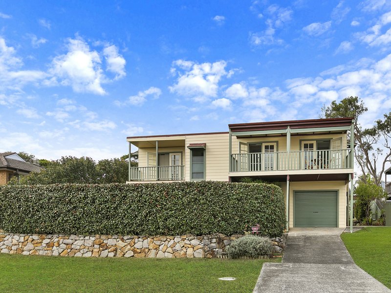 Photo - 19 Kendall Crescent, Norah Head NSW 2263 - Image 2