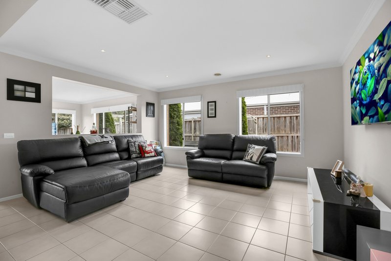 Photo - 19 Kensington Drive, Warragul VIC 3820 - Image 5