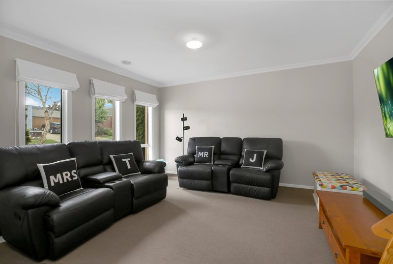 Photo - 19 Kensington Drive, Warragul VIC 3820 - Image 6